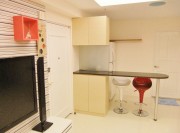 溫暖舒適現(xiàn)代簡約風(fēng)格90平米復(fù)式loft餐廳背景墻裝修效果圖